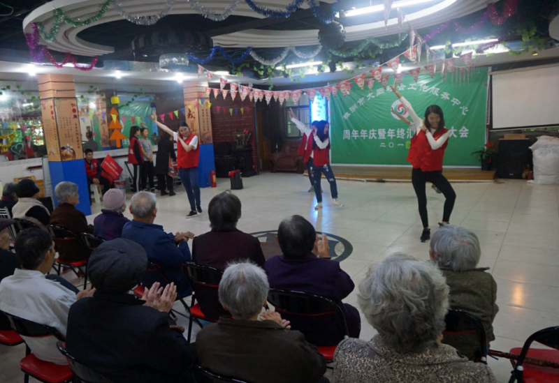团总支组织志愿者赴芦淞区大同社会服务中心进行爱心慰问演出